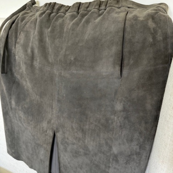 Halston Heritage Suede Lamb Leather Skirt with Pockets in Gray, Size 10 - Picture 6 of 6